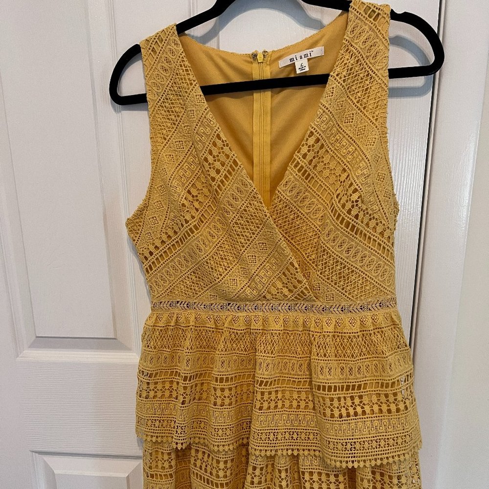 MIAMI V NECK EYELET 2 TIERED YELLOW DRESS, SIZE LARGE